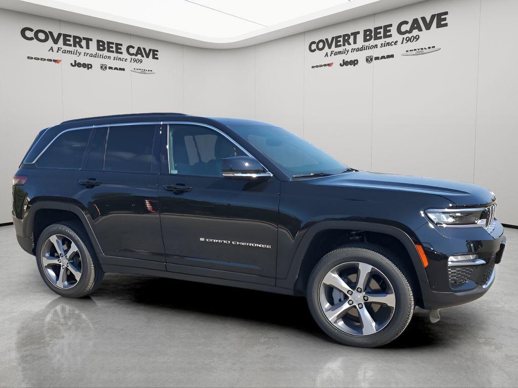 new 2025 Jeep Grand Cherokee car, priced at $40,560