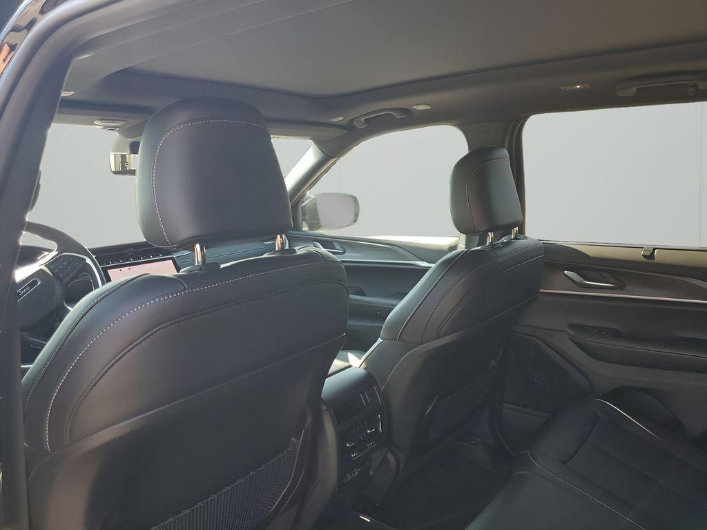 new 2025 Jeep Grand Cherokee car, priced at $40,560