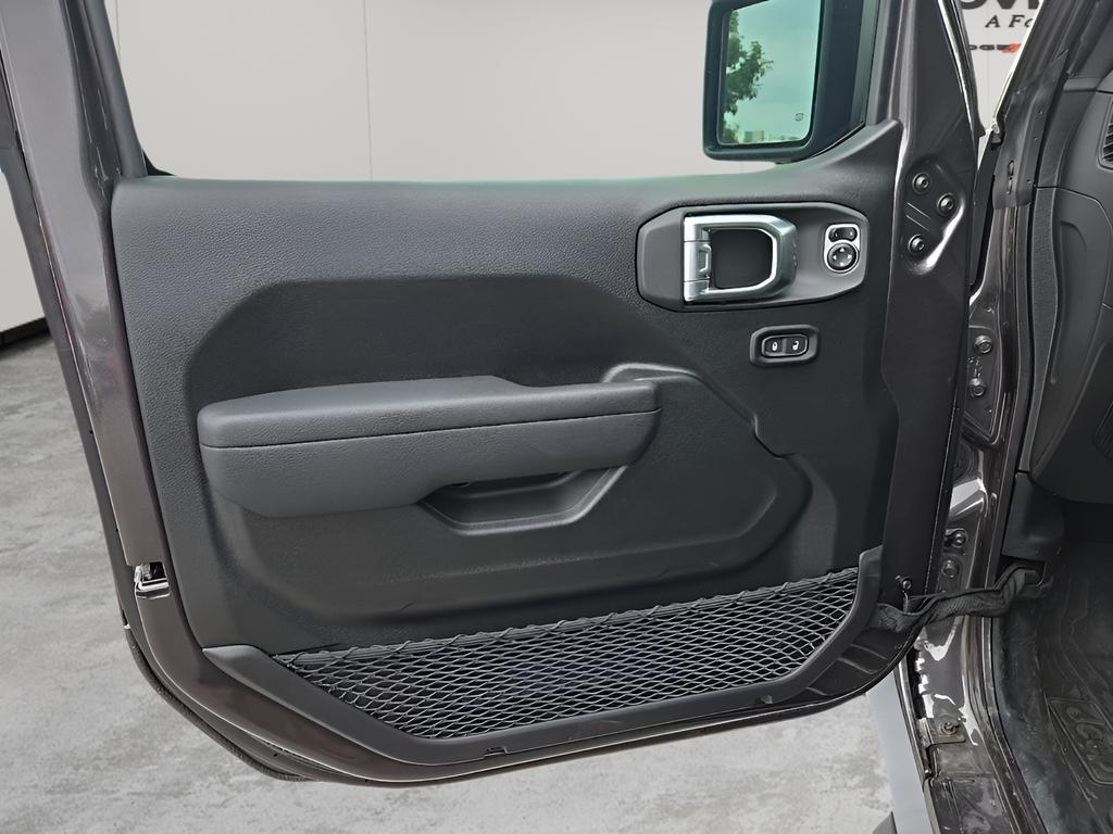 new 2025 Jeep Wrangler car, priced at $51,565