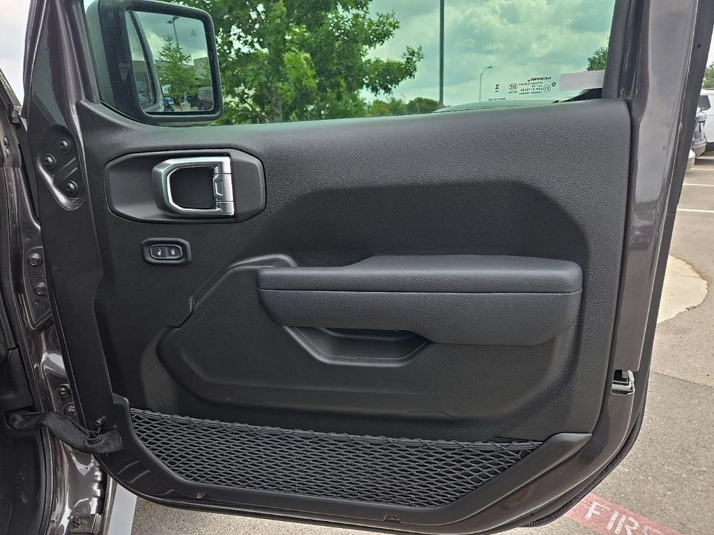 new 2025 Jeep Wrangler car, priced at $66,575
