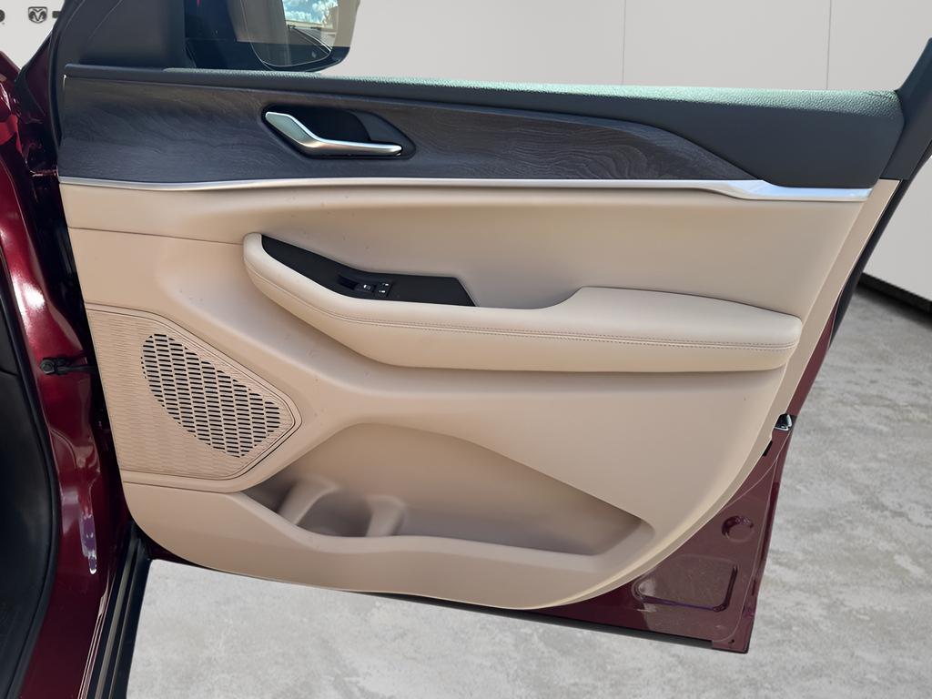 new 2025 Jeep Grand Cherokee L car, priced at $48,835