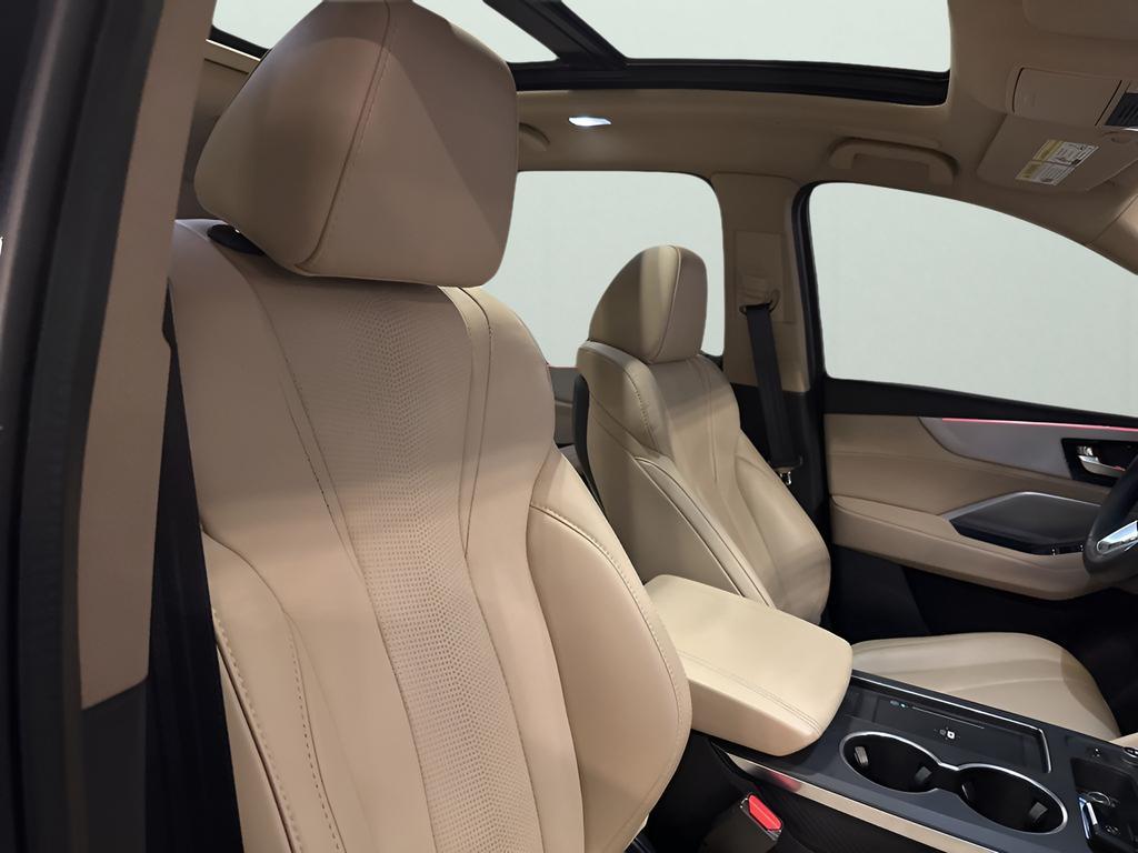 used 2025 Acura MDX car, priced at $50,104