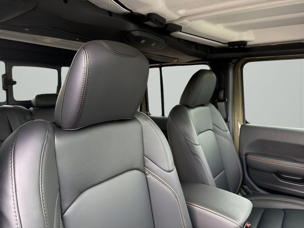 new 2025 Jeep Gladiator car, priced at $48,224