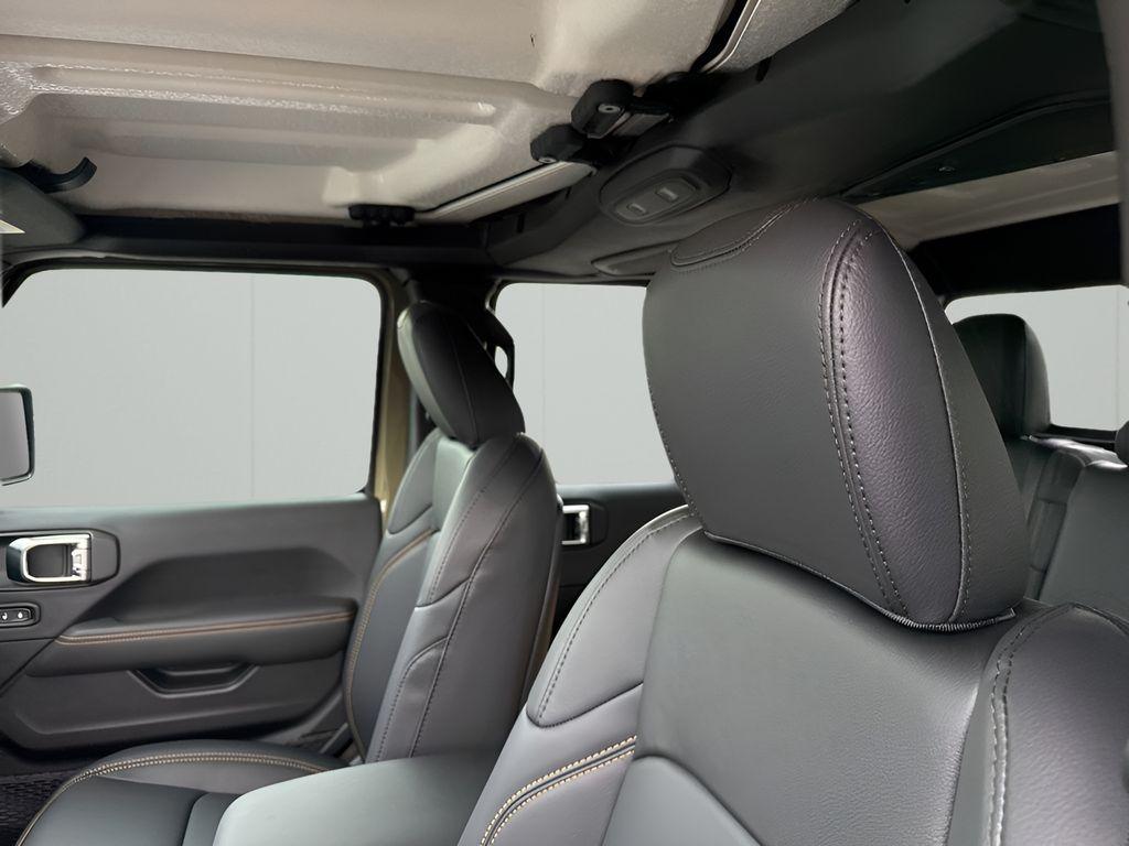 new 2025 Jeep Gladiator car, priced at $48,224