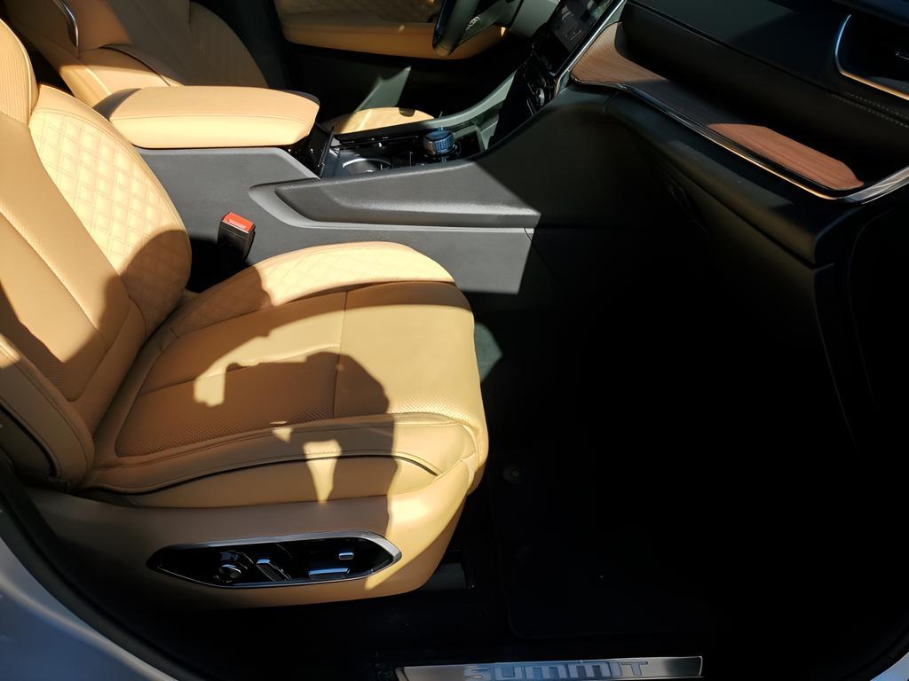 new 2025 Jeep Grand Cherokee car, priced at $59,425