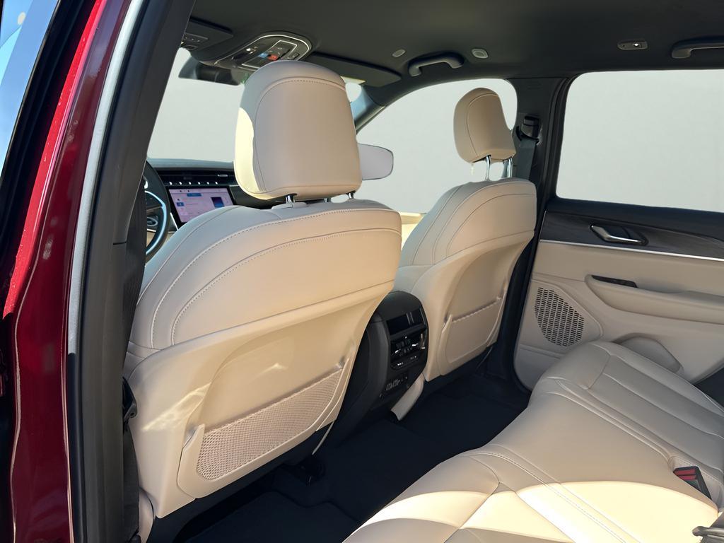 new 2025 Jeep Grand Cherokee car, priced at $40,150