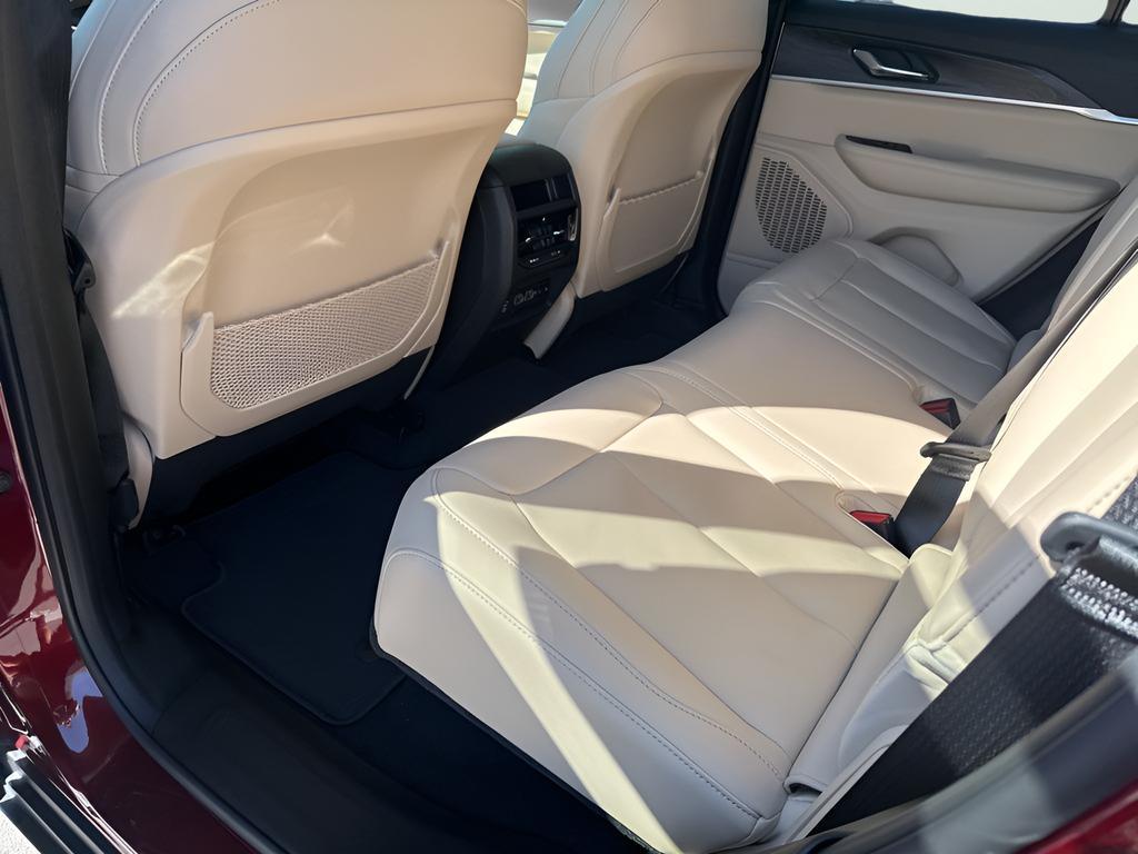 new 2025 Jeep Grand Cherokee car, priced at $40,150