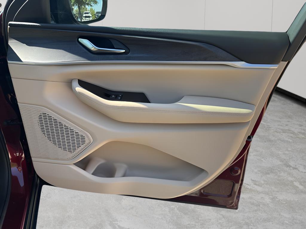 new 2025 Jeep Grand Cherokee car, priced at $40,150