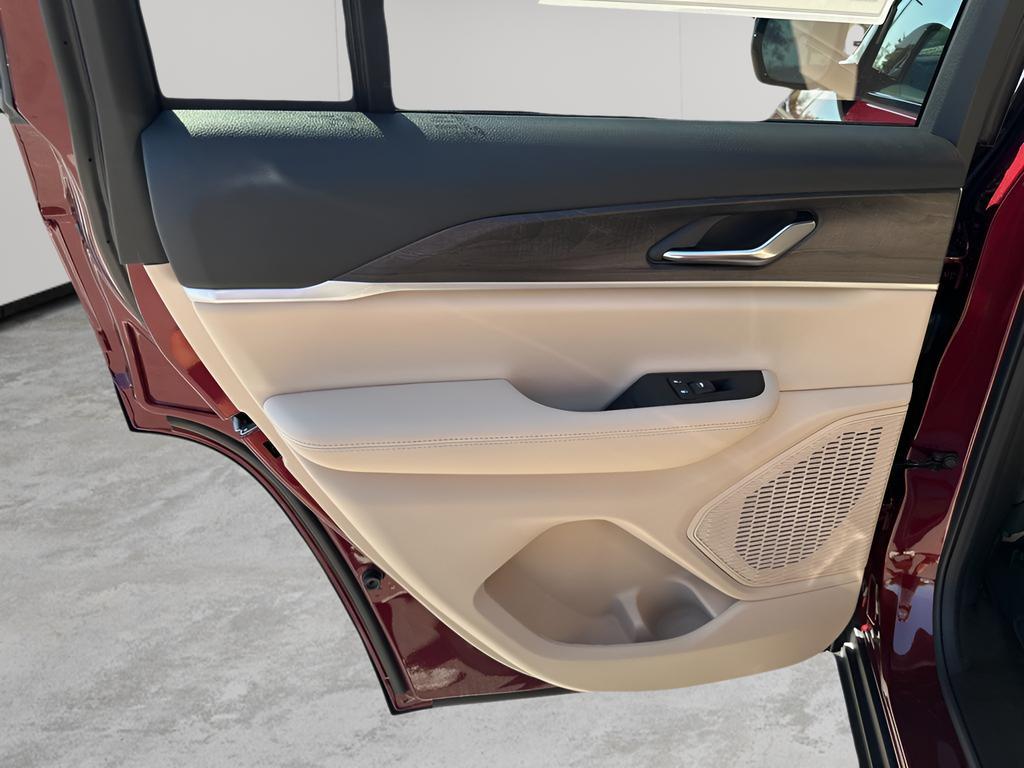 new 2025 Jeep Grand Cherokee car, priced at $40,150