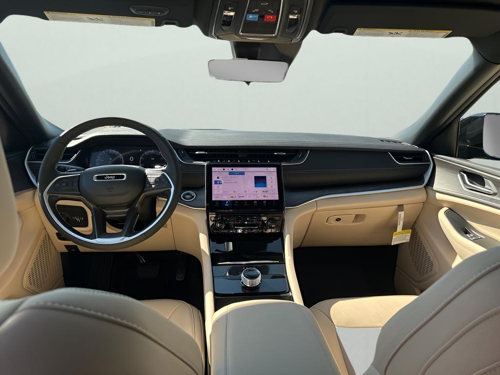 new 2025 Jeep Grand Cherokee car, priced at $40,150