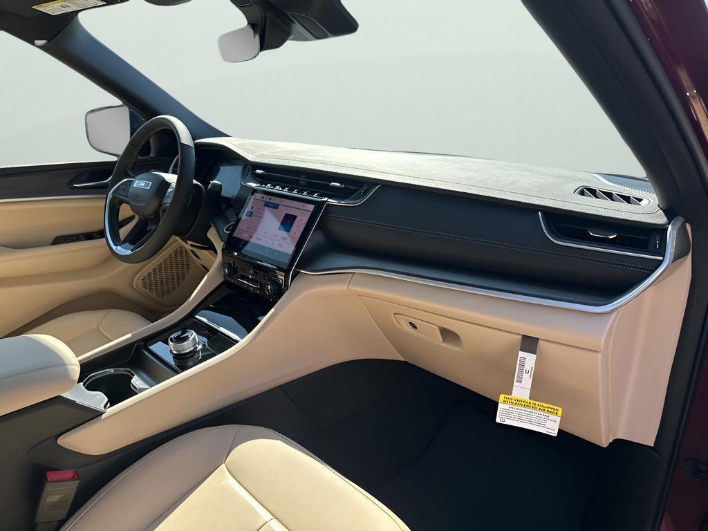 new 2025 Jeep Grand Cherokee car, priced at $40,150