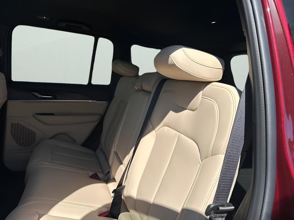 new 2025 Jeep Grand Cherokee car, priced at $40,150