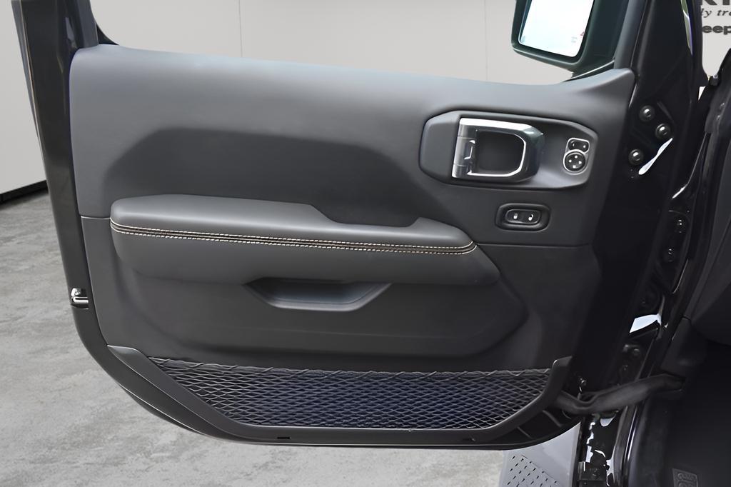 new 2025 Jeep Gladiator car, priced at $41,250