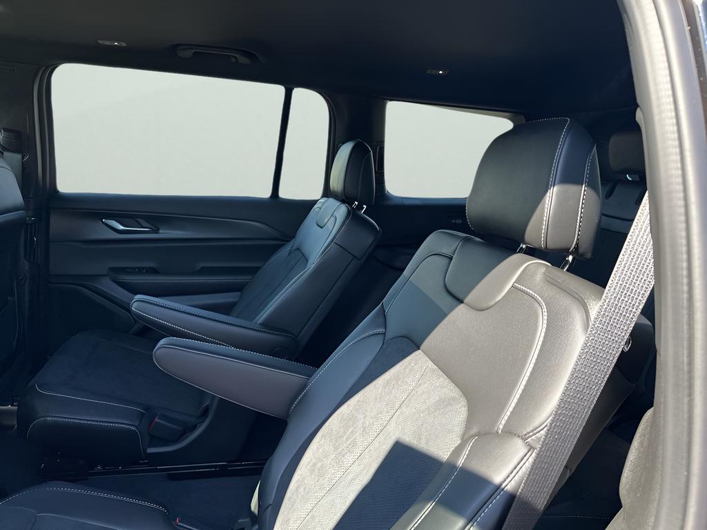 new 2025 Jeep Grand Cherokee L car, priced at $43,077