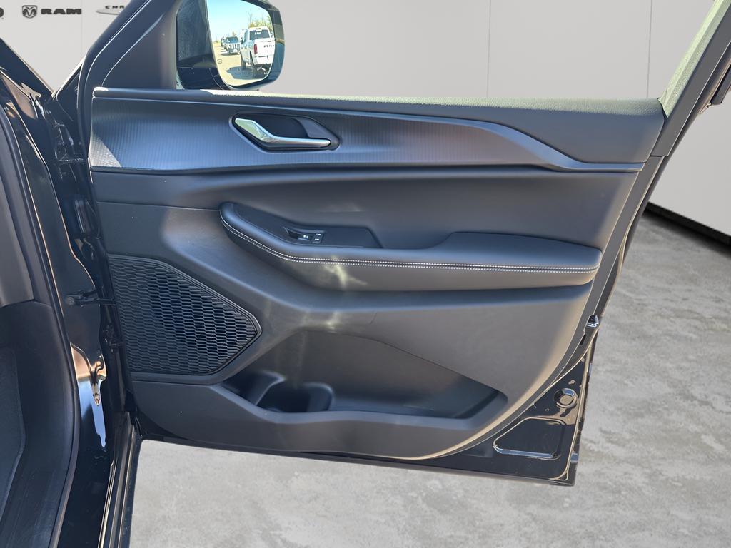 new 2025 Jeep Grand Cherokee L car, priced at $43,077