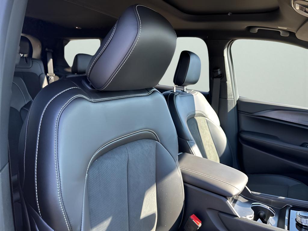 new 2025 Jeep Grand Cherokee L car, priced at $43,077