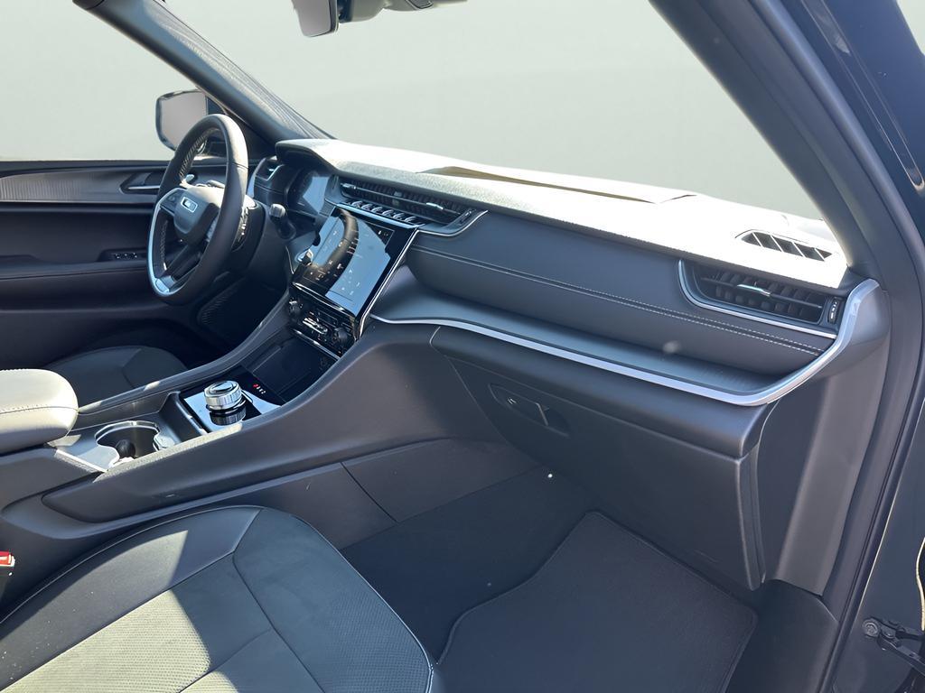 new 2025 Jeep Grand Cherokee L car, priced at $43,077