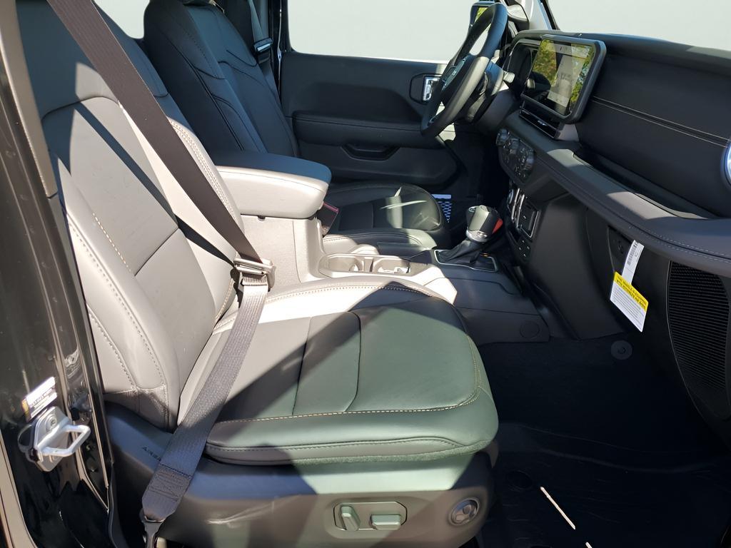 new 2025 Jeep Gladiator car, priced at $50,535