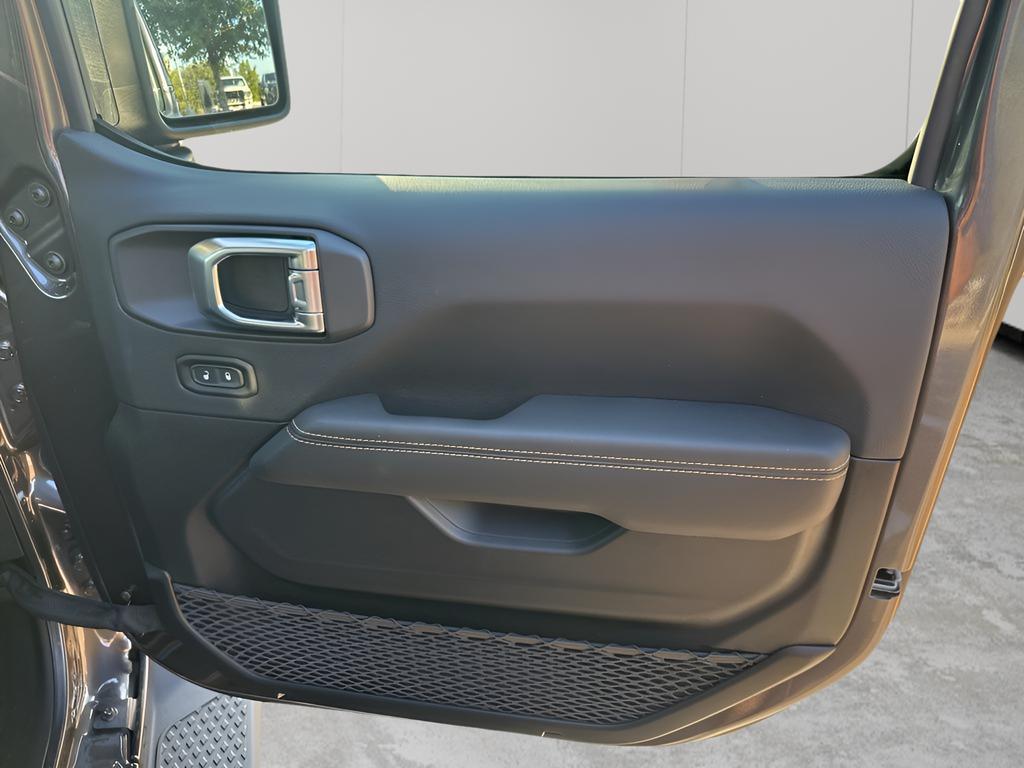 new 2025 Jeep Gladiator car, priced at $49,989