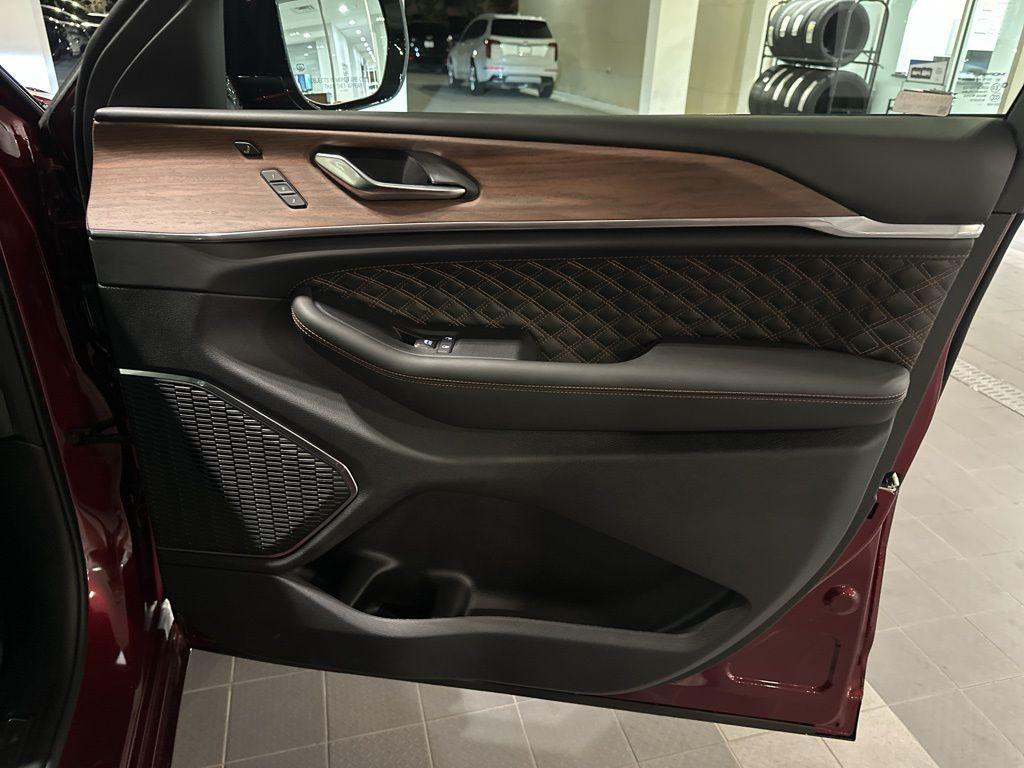 new 2025 Jeep Grand Cherokee car, priced at $60,580