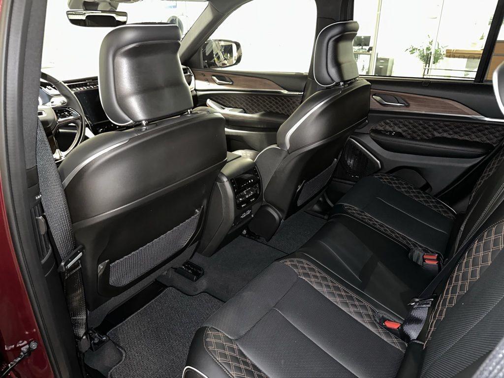 new 2025 Jeep Grand Cherokee car, priced at $60,580