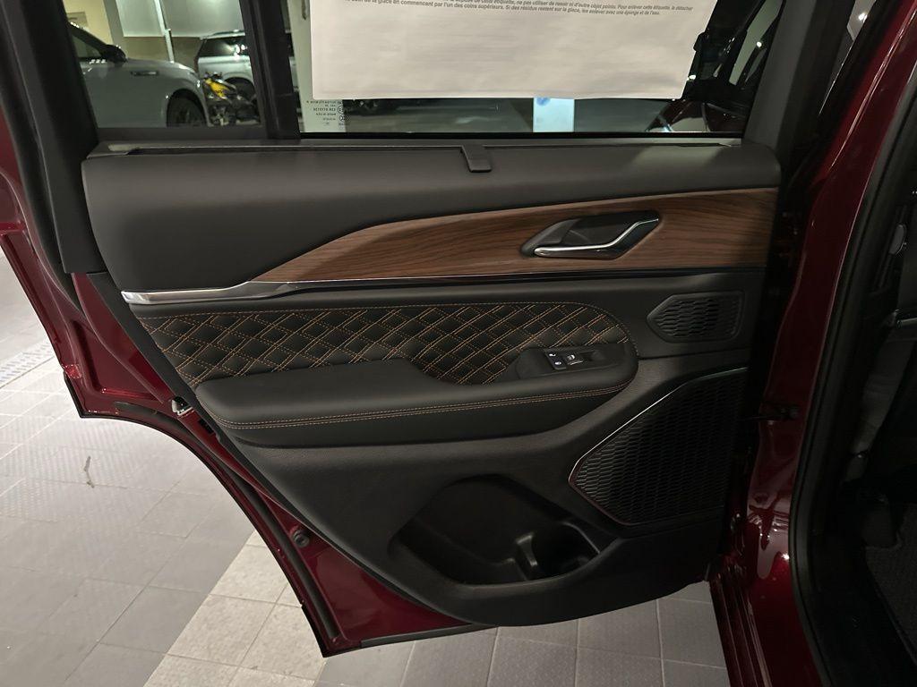 new 2025 Jeep Grand Cherokee car, priced at $60,580