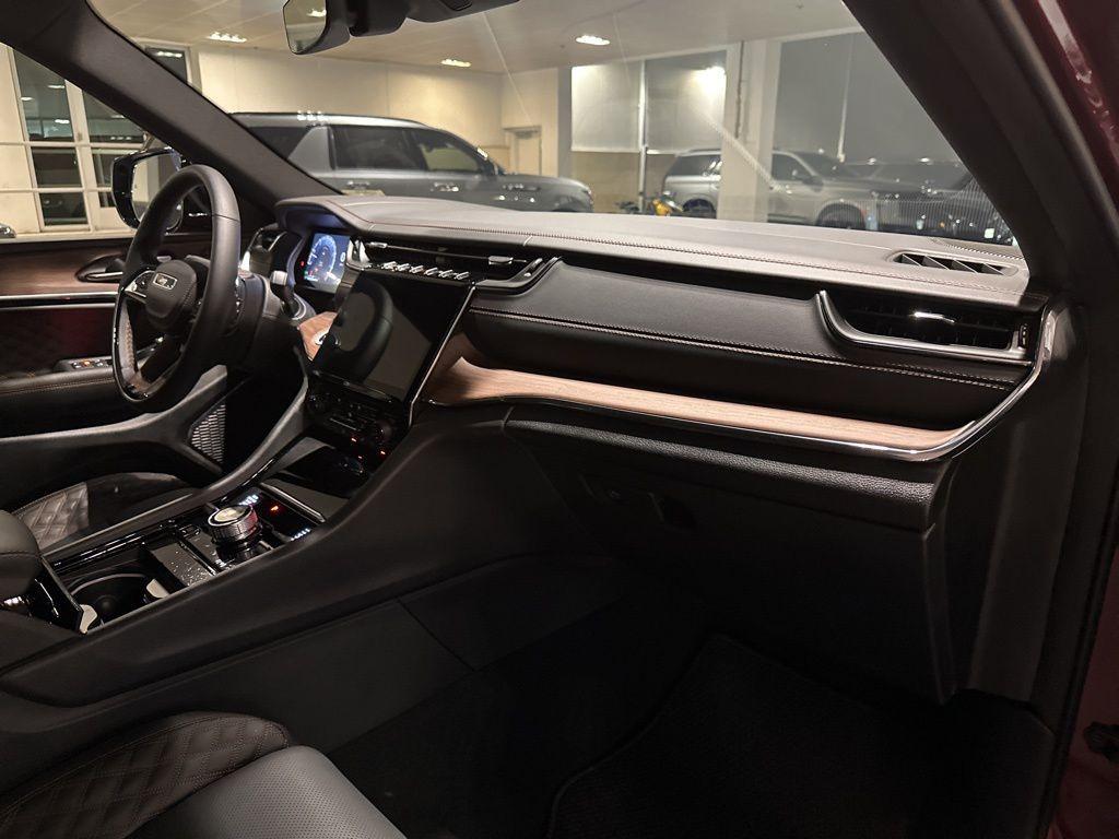 new 2025 Jeep Grand Cherokee car, priced at $60,580