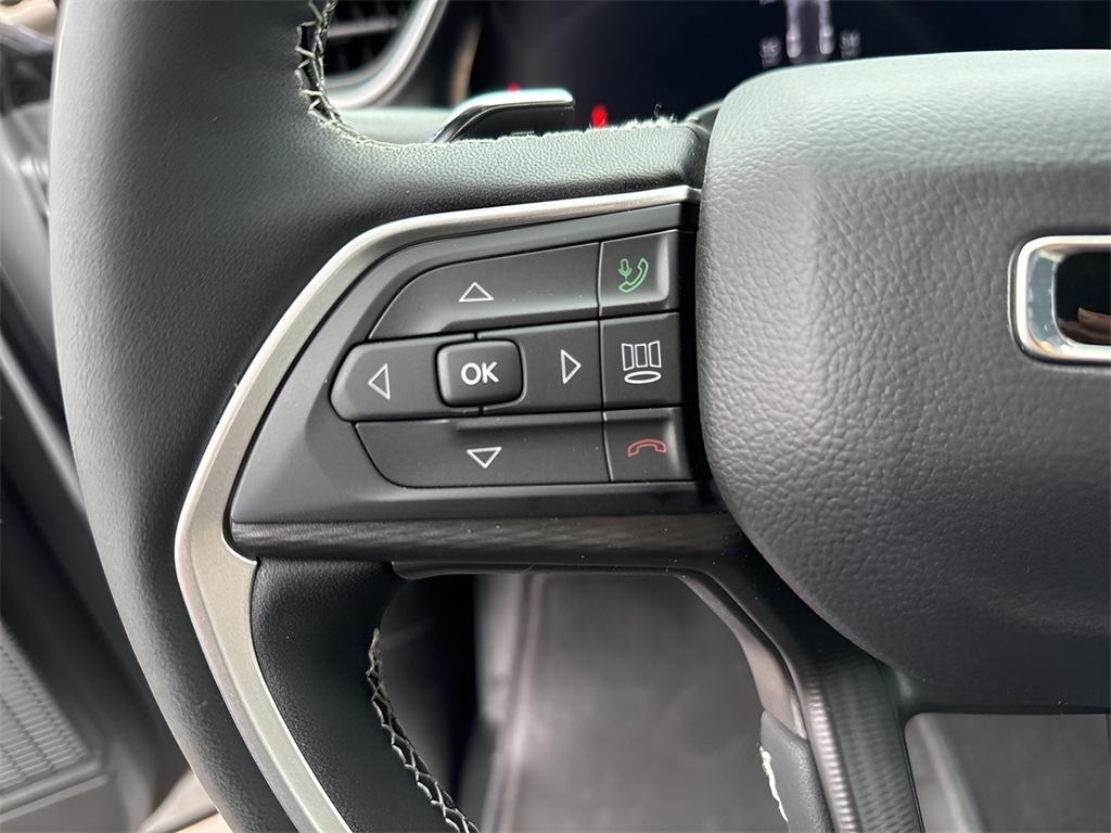 new 2025 Jeep Grand Cherokee car, priced at $37,946