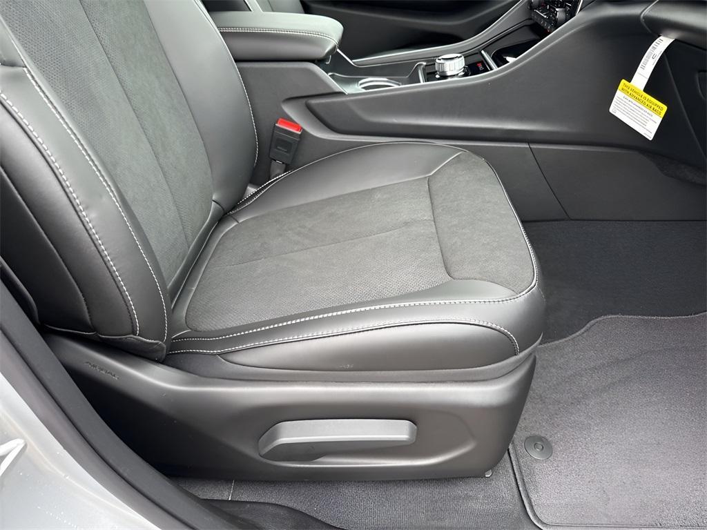 new 2025 Jeep Grand Cherokee car, priced at $37,946