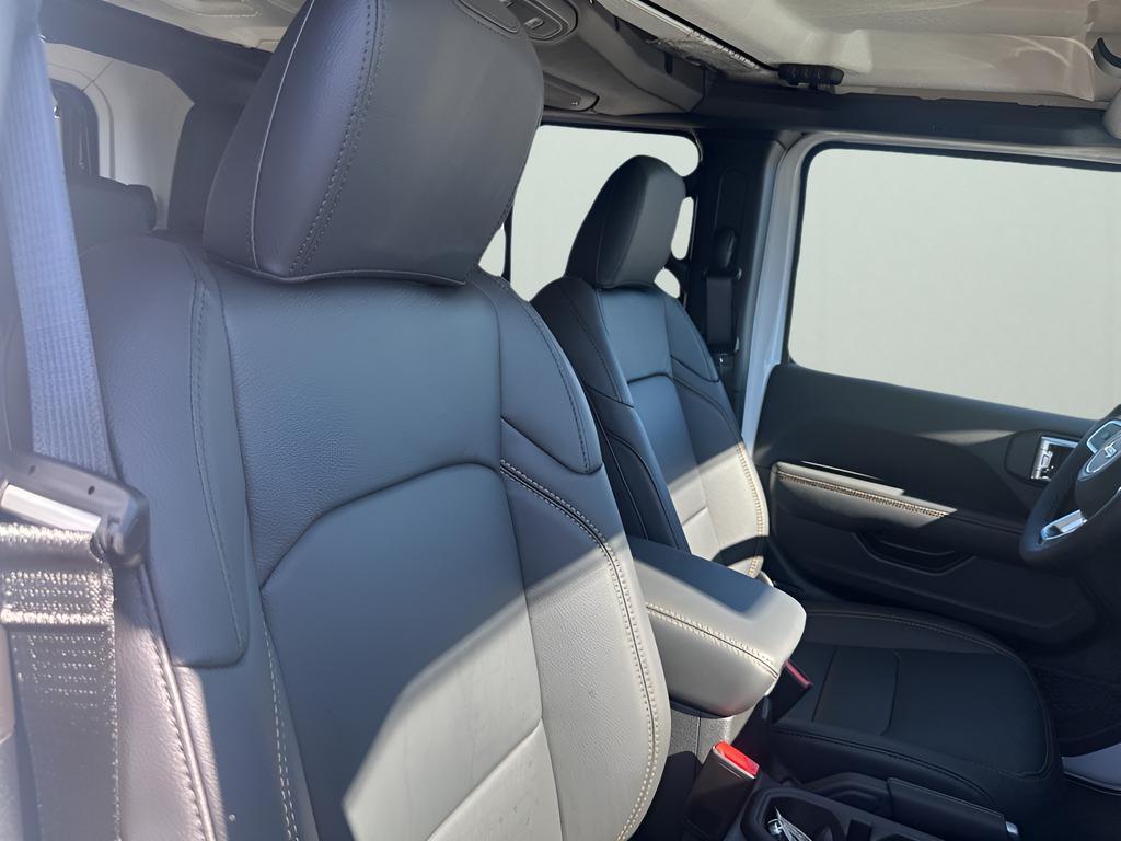 new 2025 Jeep Wrangler car, priced at $47,410