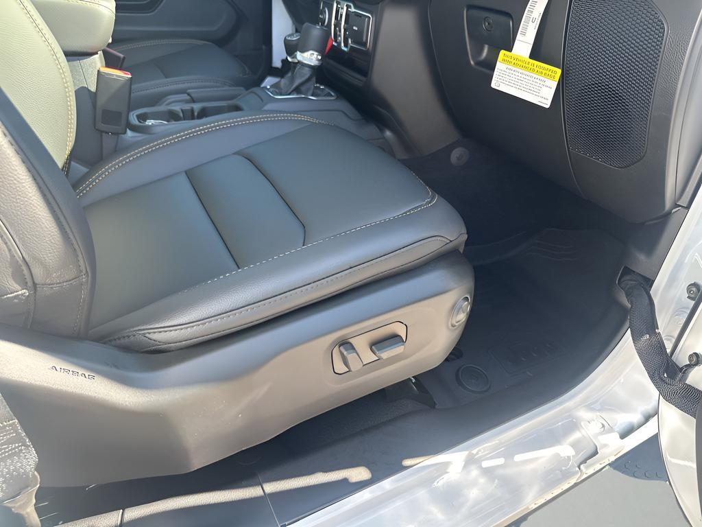 new 2025 Jeep Wrangler car, priced at $47,410