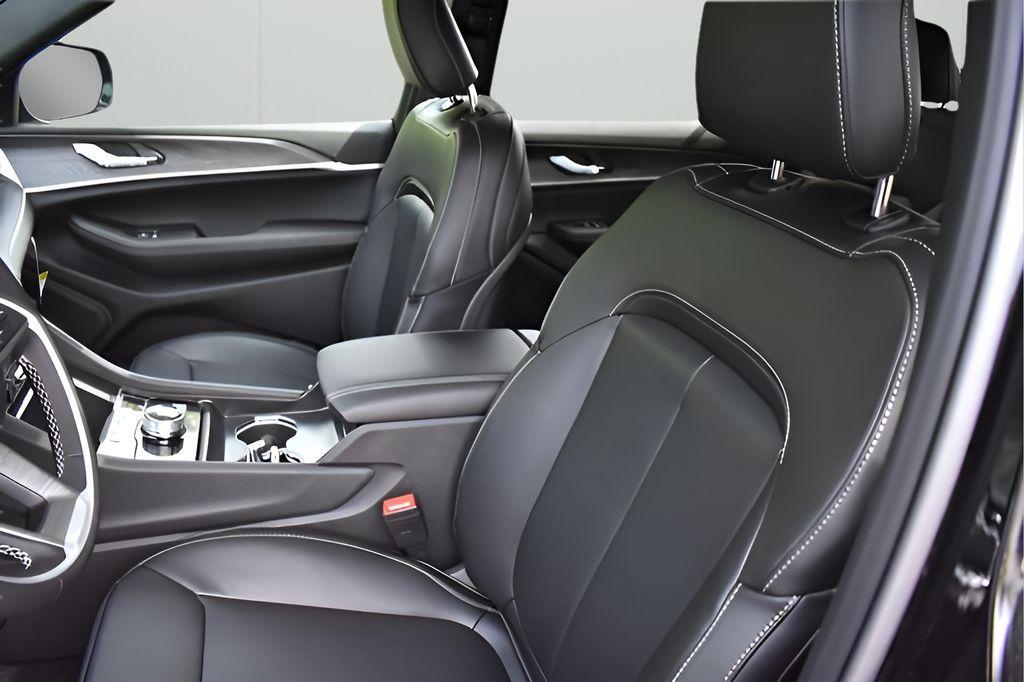 new 2025 Jeep Grand Cherokee L car, priced at $46,541