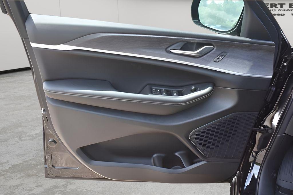 new 2025 Jeep Grand Cherokee L car, priced at $46,541
