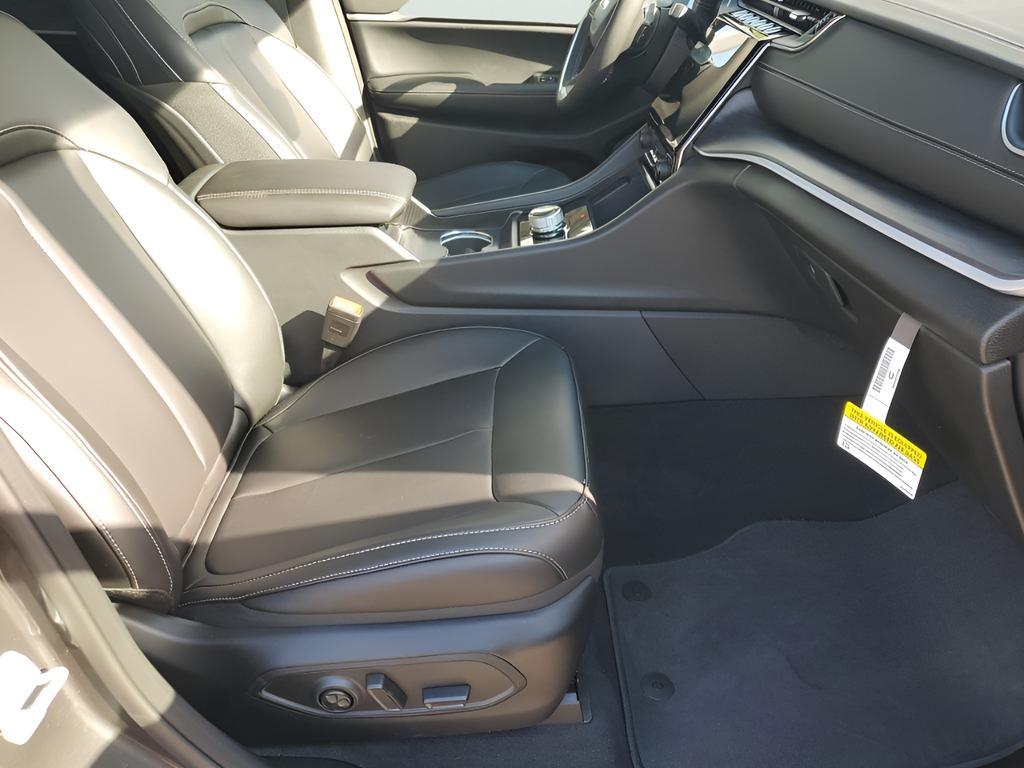 new 2025 Jeep Grand Cherokee car, priced at $41,413