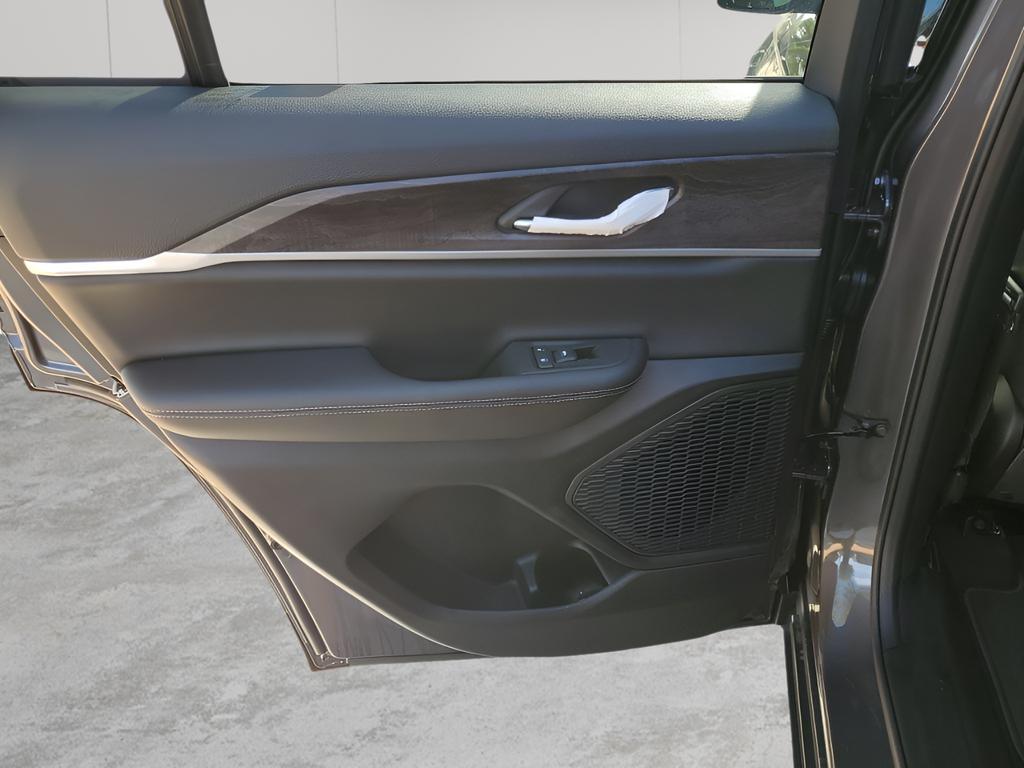 new 2025 Jeep Grand Cherokee car, priced at $41,413