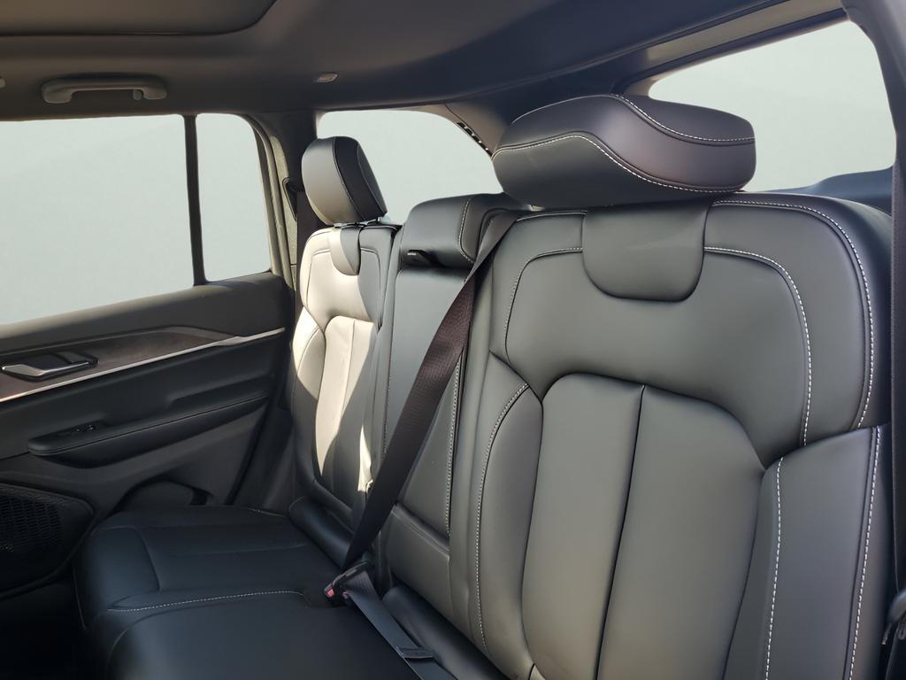 new 2025 Jeep Grand Cherokee car, priced at $41,413