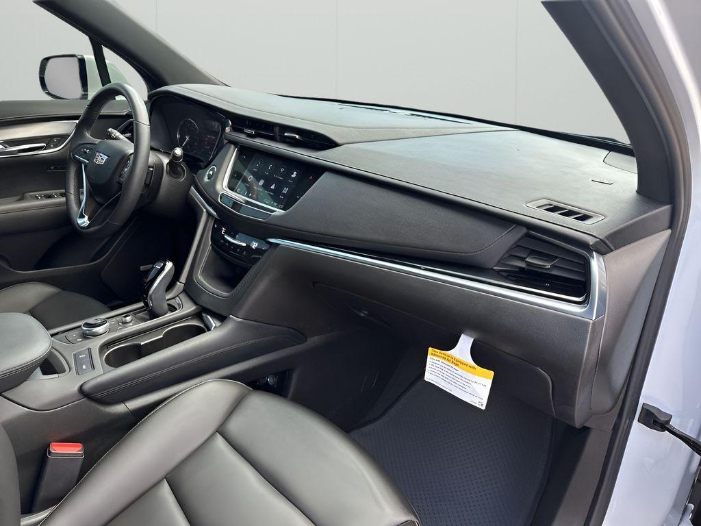 used 2025 Cadillac XT6 car, priced at $41,251