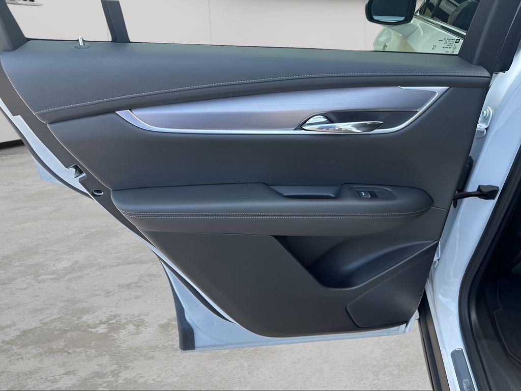 used 2025 Cadillac XT6 car, priced at $41,251