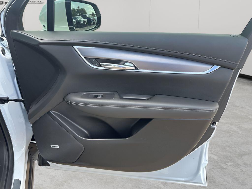 used 2025 Cadillac XT6 car, priced at $41,251