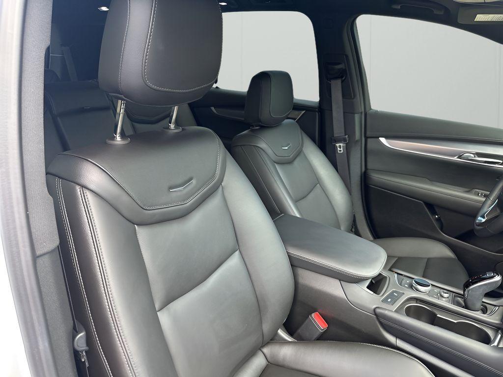 used 2025 Cadillac XT6 car, priced at $41,251