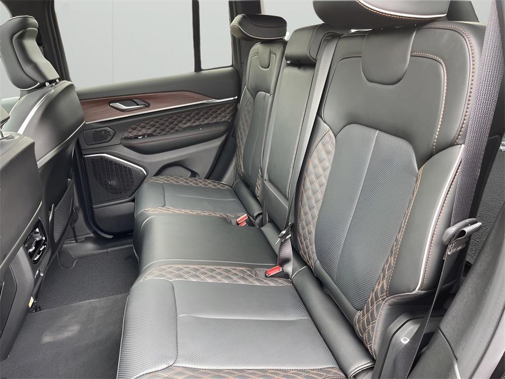 new 2025 Jeep Grand Cherokee car, priced at $60,975
