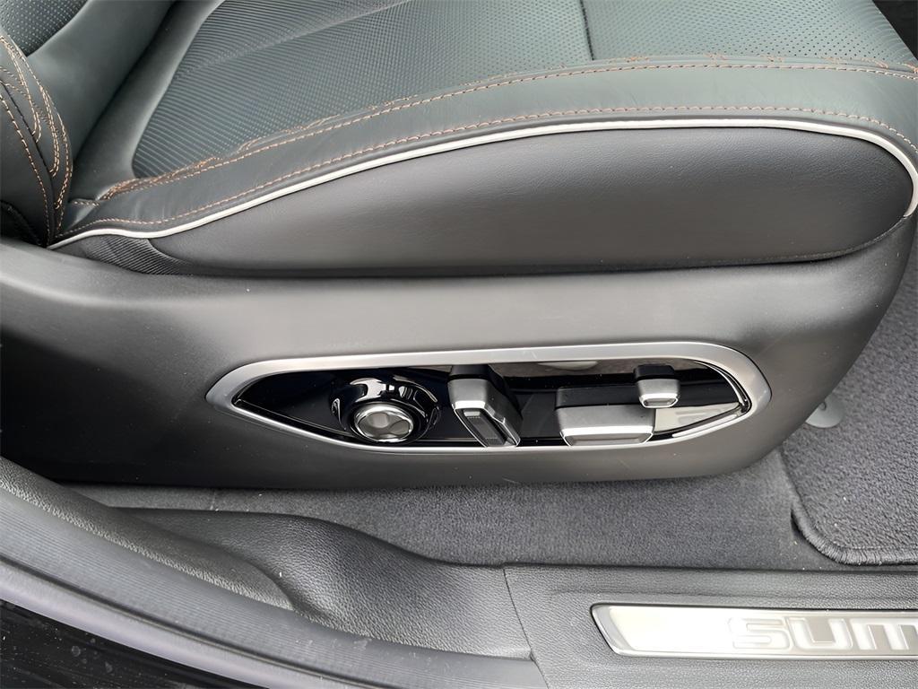 new 2025 Jeep Grand Cherokee car, priced at $60,975