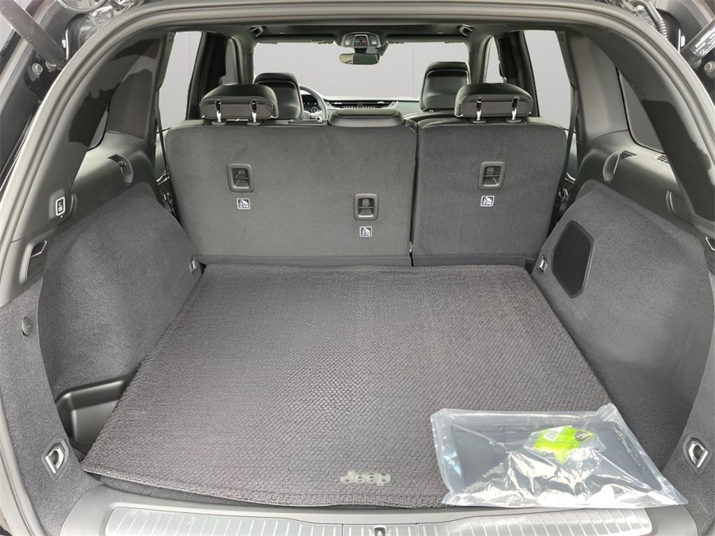 new 2025 Jeep Grand Cherokee car, priced at $60,975