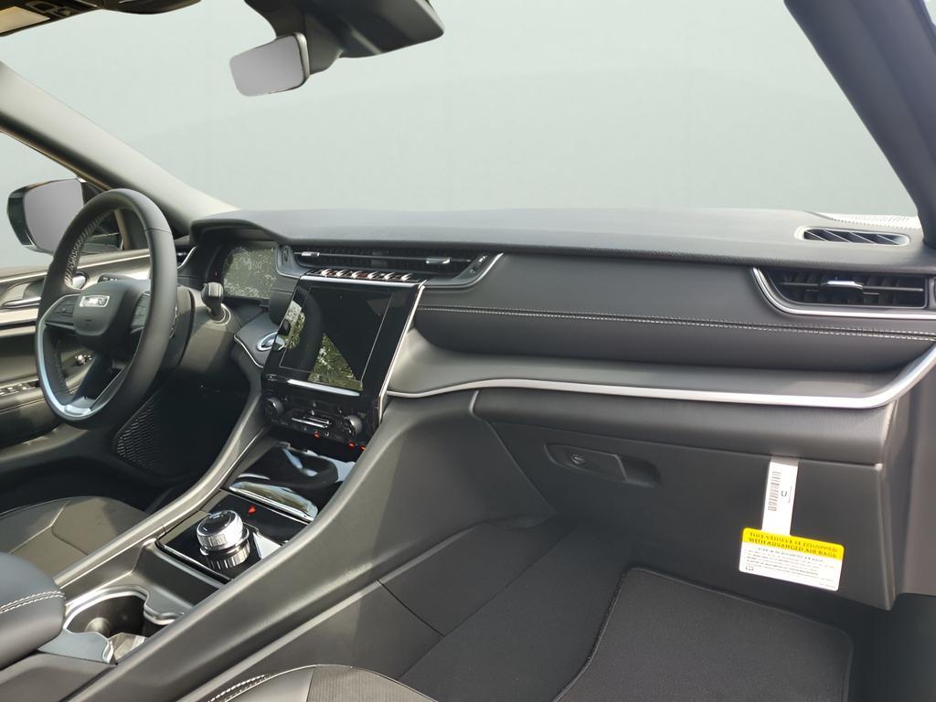 new 2025 Jeep Grand Cherokee car, priced at $38,385