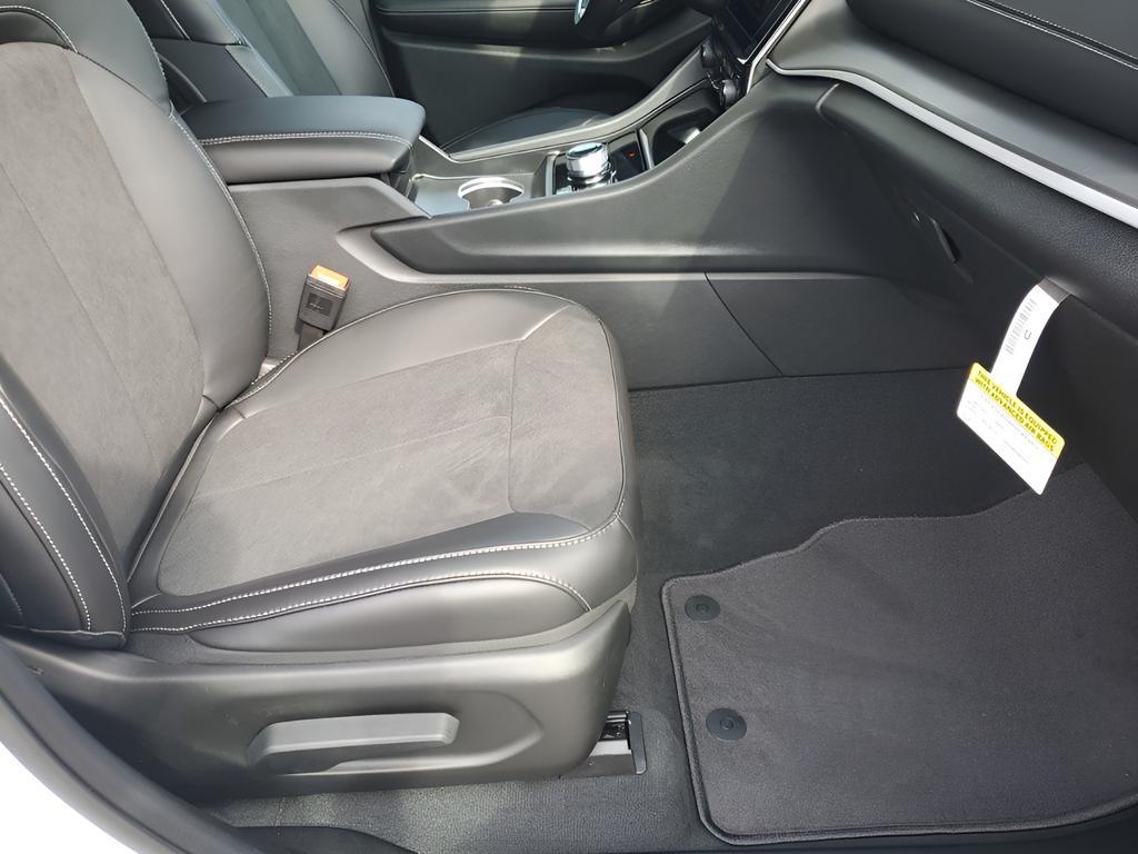 new 2025 Jeep Grand Cherokee car, priced at $38,385