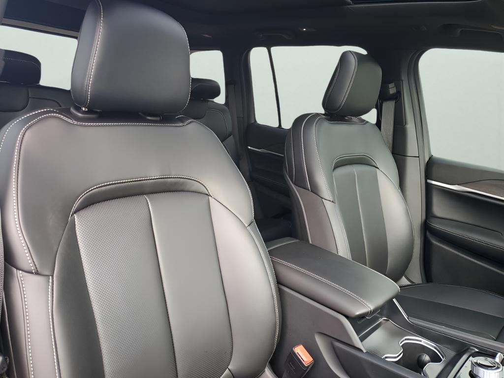 new 2025 Jeep Grand Cherokee car, priced at $48,910