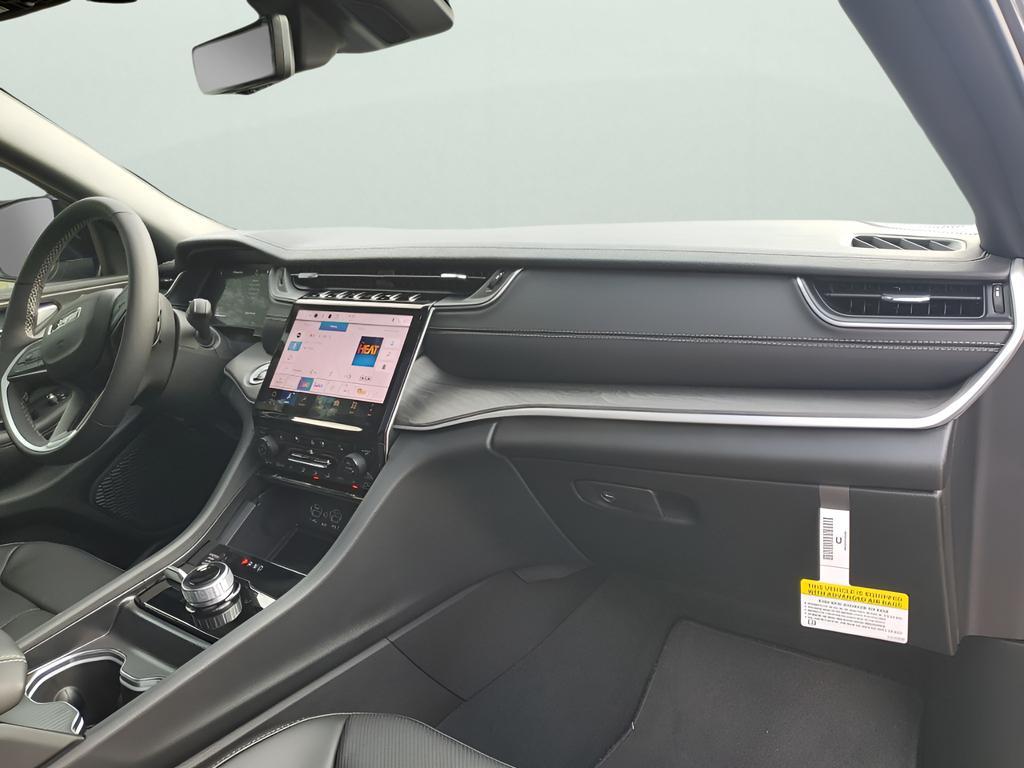 new 2025 Jeep Grand Cherokee car, priced at $48,910