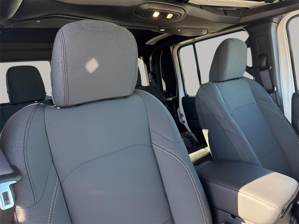 new 2025 Jeep Gladiator car, priced at $45,067