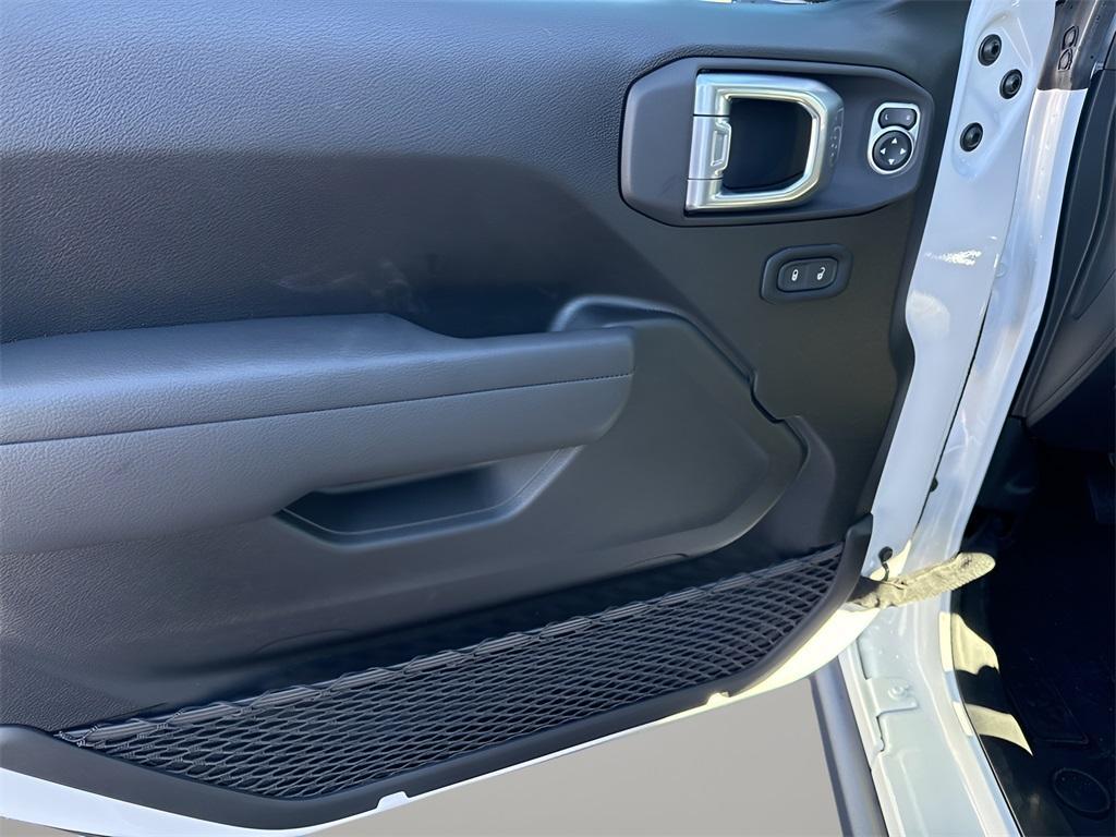 new 2025 Jeep Gladiator car, priced at $45,067