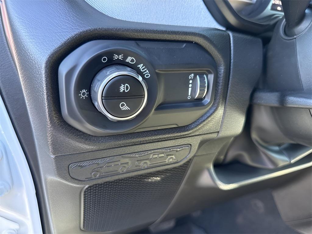 new 2025 Jeep Gladiator car, priced at $45,067